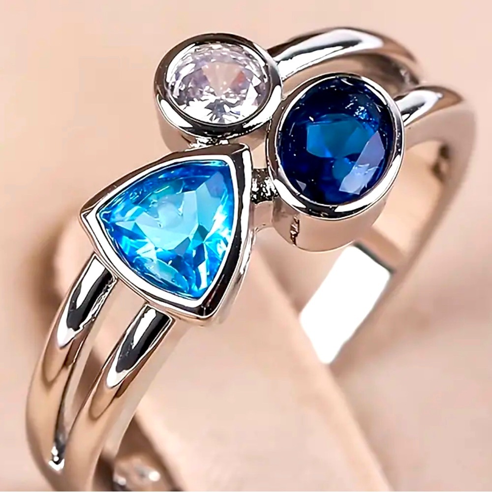 Bohemian Style Ring Single Band w/Zirconia Insets, Silver plated Zinc Mult sizes